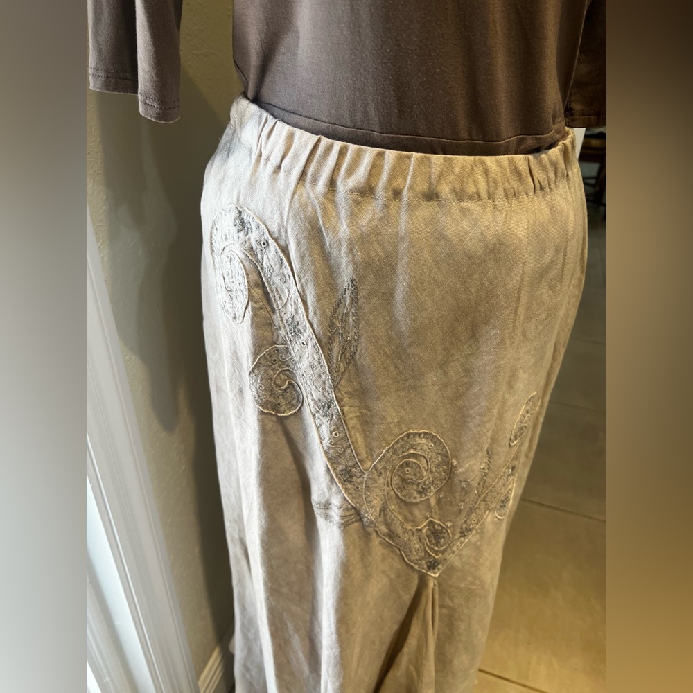 NWOT Italian Linen long Silver Embroidery Skirt.